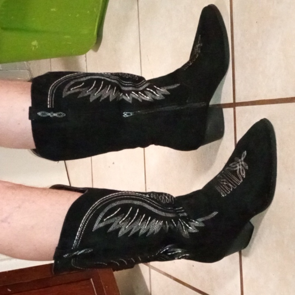 BOOTS, SIZE 11, PULL-ON, EMBROIDERED